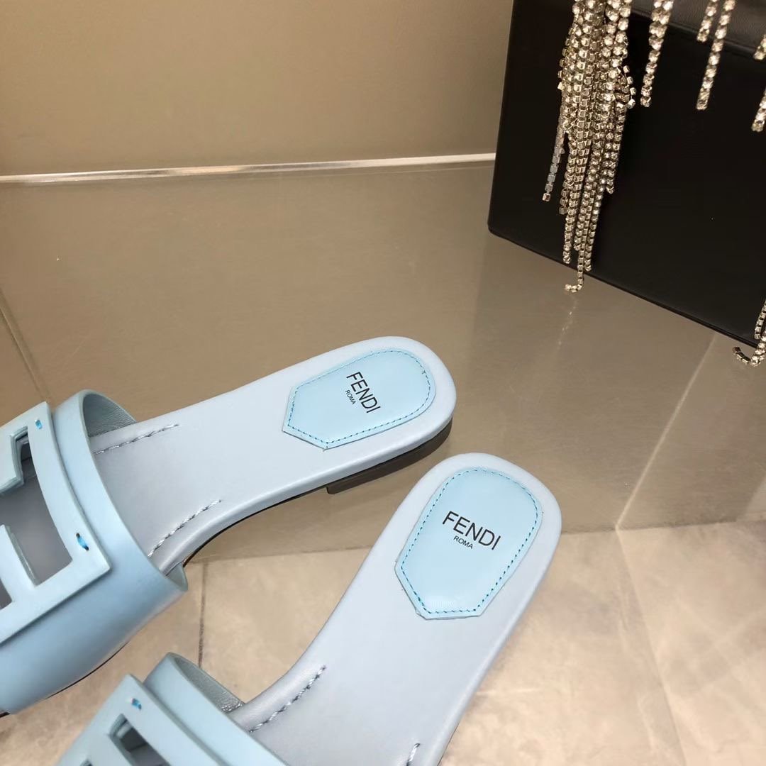Fendi Leather Slides SHS03547