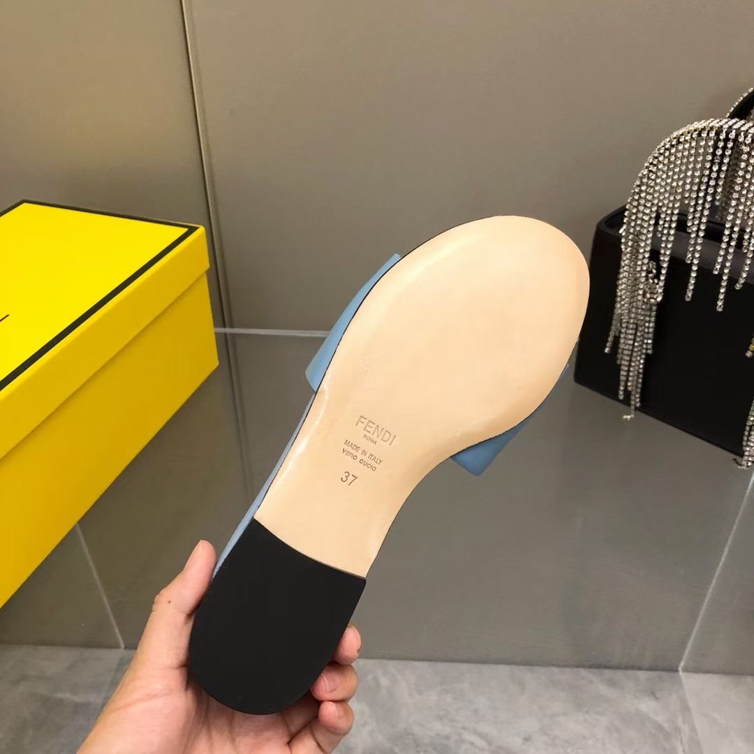 Fendi Leather Slides SHS03547