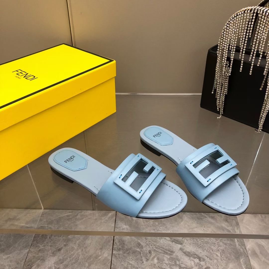 Fendi Leather Slides SHS03547