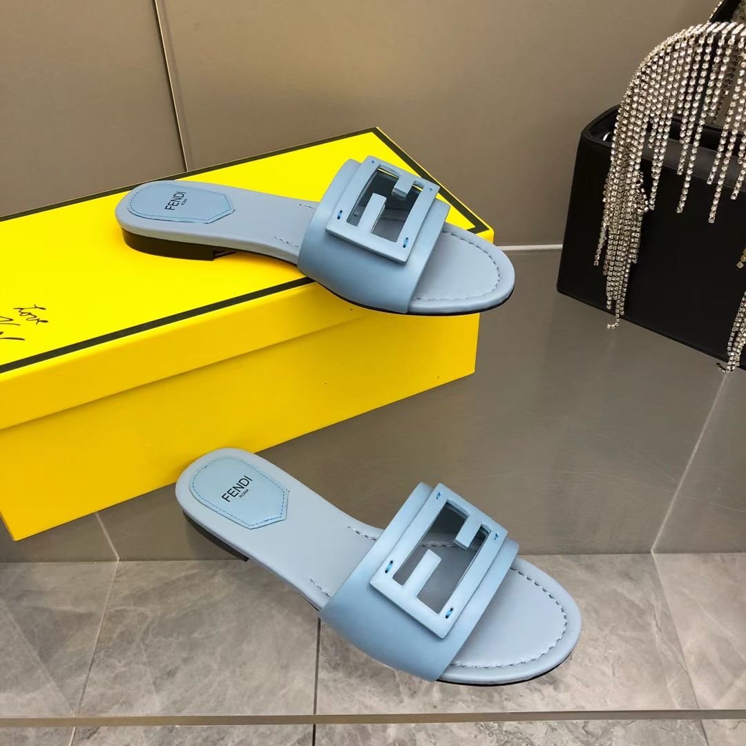Fendi Leather Slides SHS03547