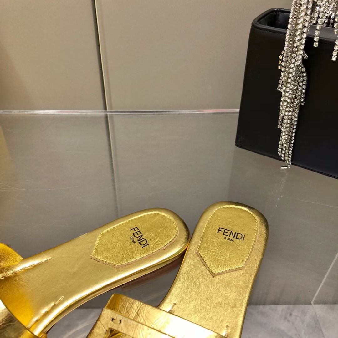 Fendi Leather Slides SHS03551