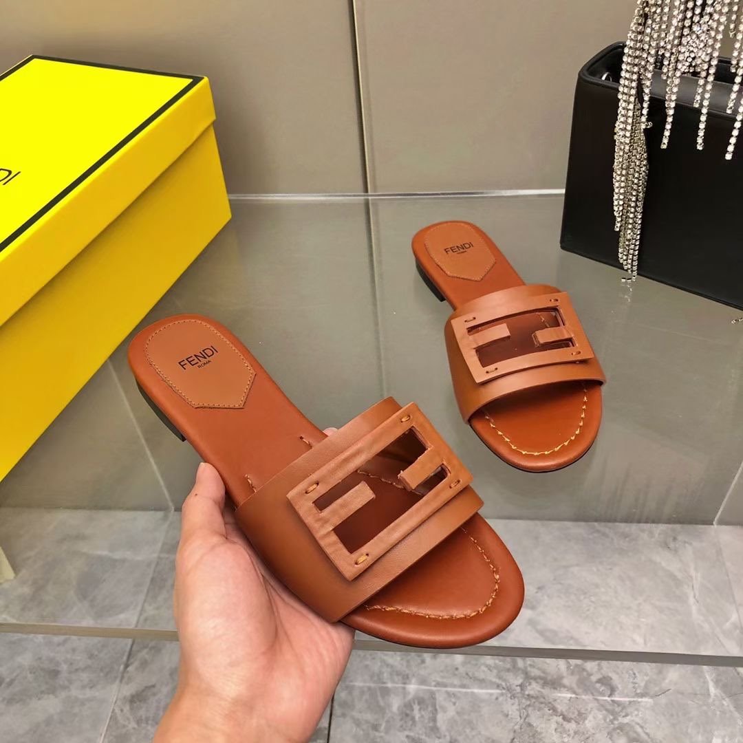 Fendi Leather Slides SHS03553