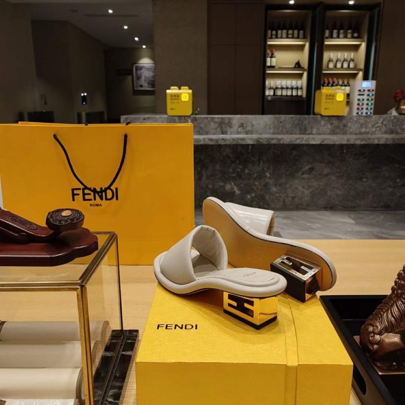 Fendi Sandals SHS05118