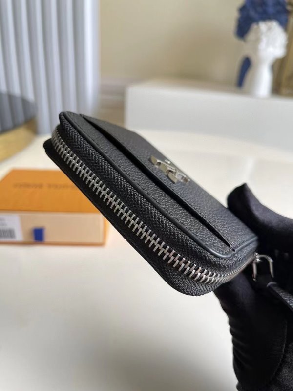 Louis Vuitton Black Zippy Wallet WLB01273