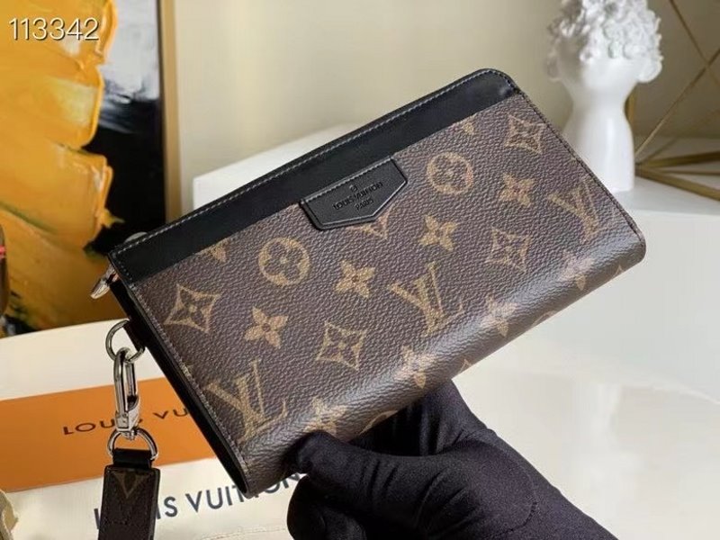 Louis Vuitton Brown Zippy Wallet WLB01277