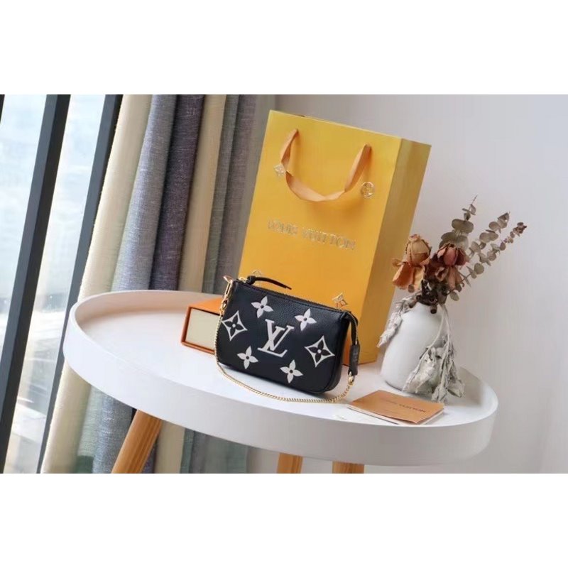 Louis Vuitton Mini Pochette Handbag BLV00826
