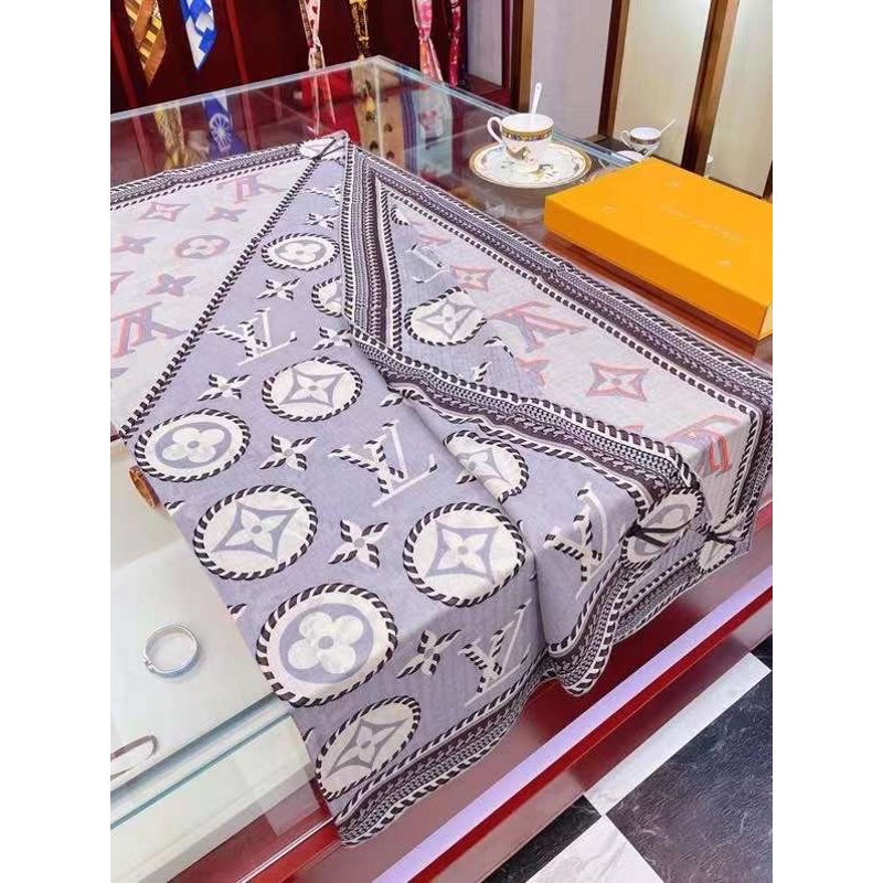 Louis Vuitton Top Velvet Square Scarf SS006093