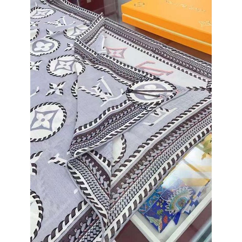 Louis Vuitton Top Velvet Square Scarf SS006093