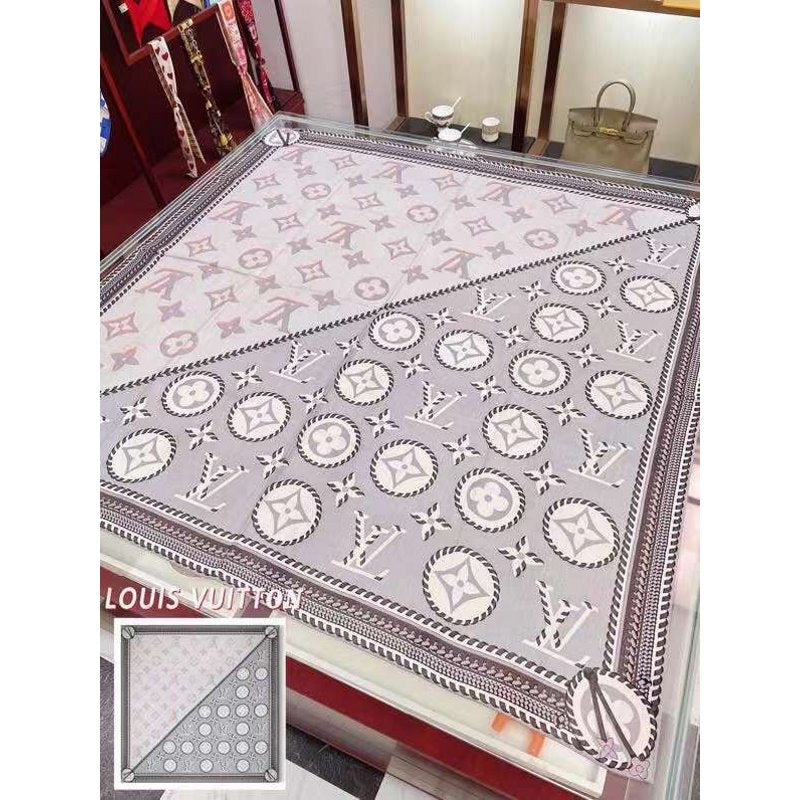 Louis Vuitton Top Velvet Square Scarf SS006093