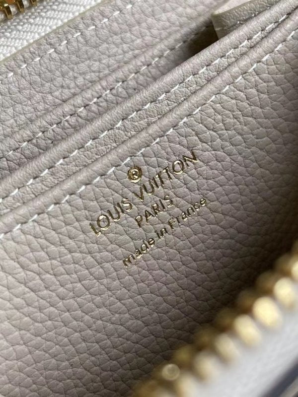Louis Vuitton White Zippy Wallet WLB01272
