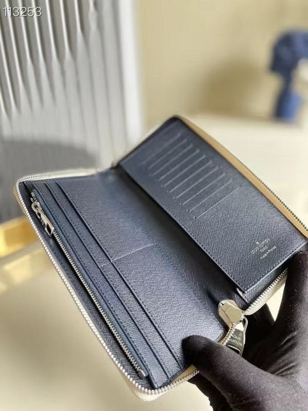 Louis Vuitton White Zippy Wallet WLB01275