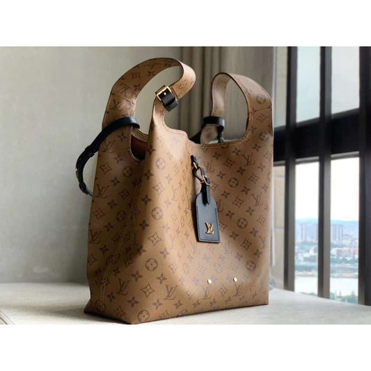 Louis Vuitton Atlantis Handbag WB001421