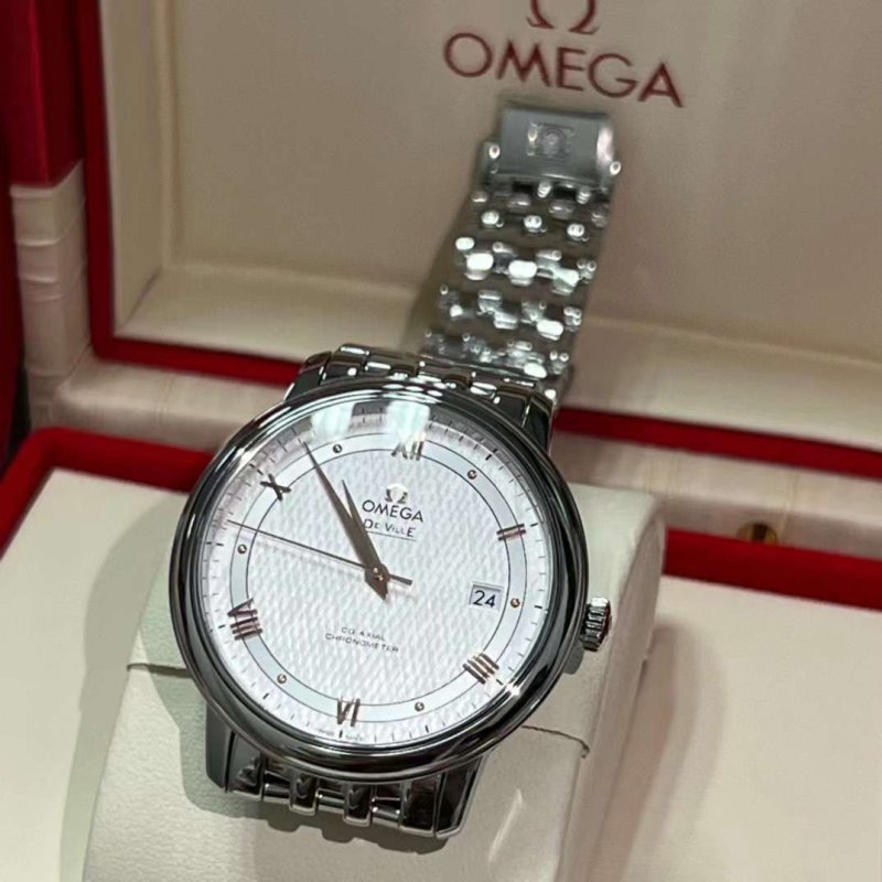 Omega Orbit Butterfly Quartz Series Wrist Watch WAT02148