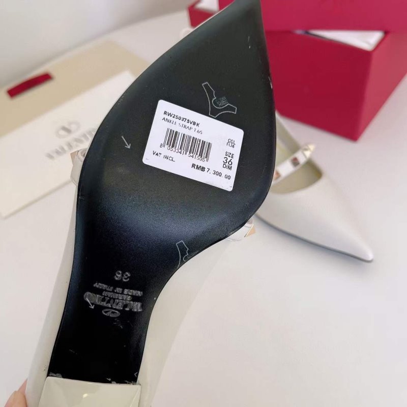 Valentino Classic Rivet Heeled Shoes SH00159