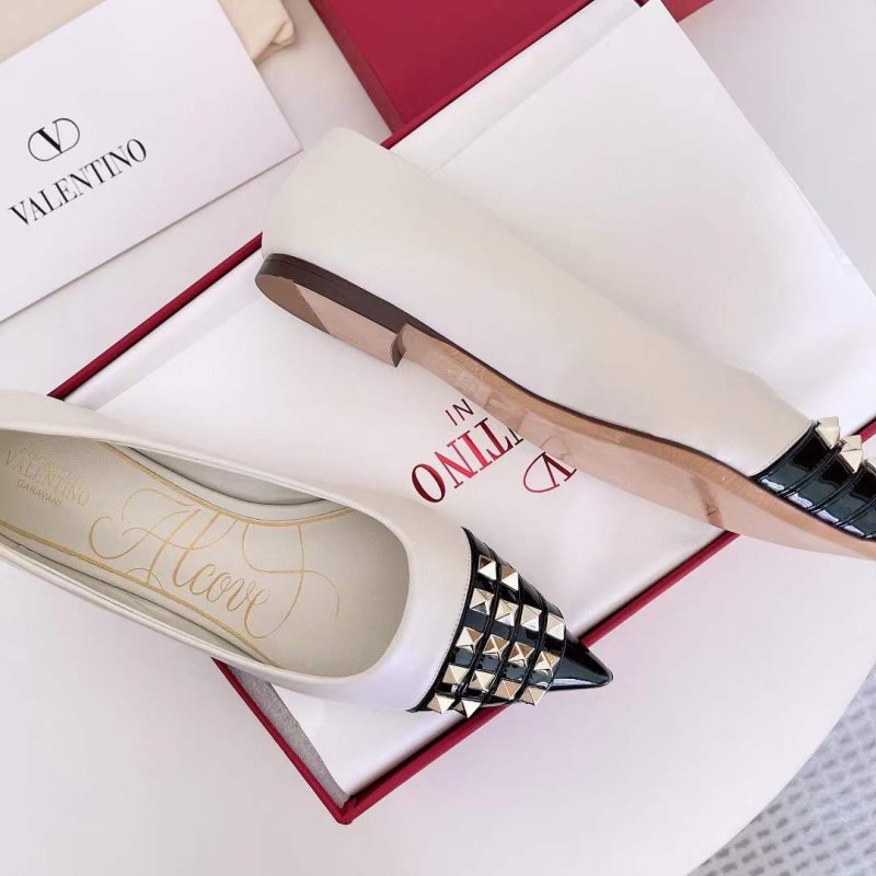 Valentino Classic Rivet Shoes SH00161