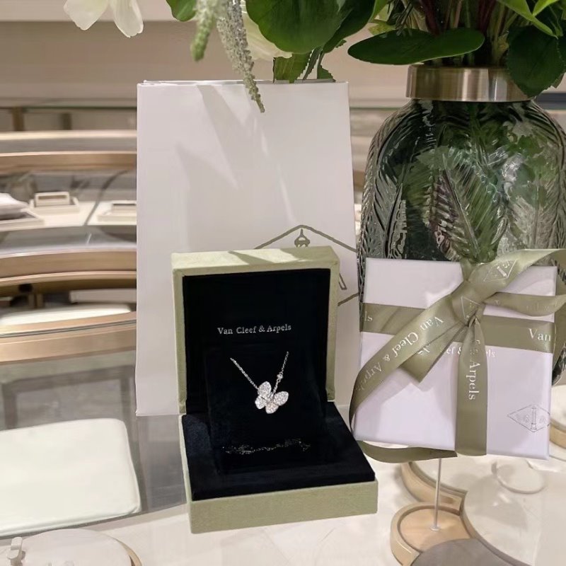 Van Cleef and Arpels Butterfly Full Diamond Necklace JWL00779
