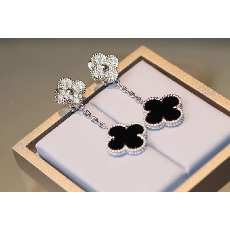 Van Cleef and Arpels Earrings JWL01140