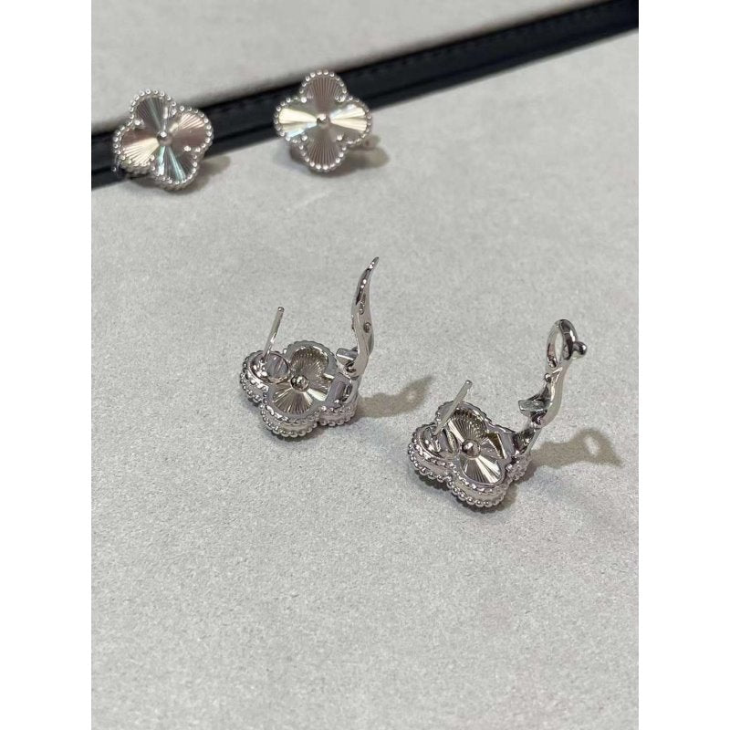 Van Cleef and Arpels Four Leaf clover Earrings JWL01141