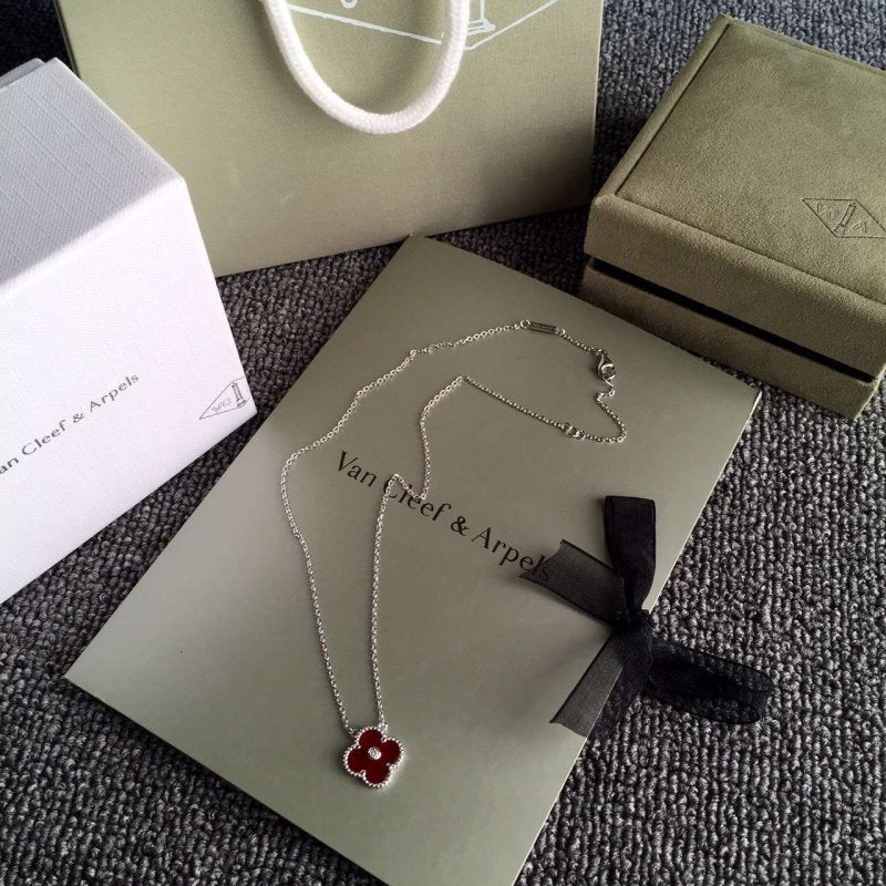 Van Cleef and Arpels Van Kjabel Lucky Necklace JWL00418