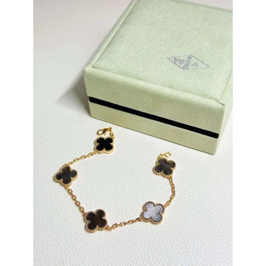 Van Cleef and Arpels Five Flower Hand Chain JWL00241