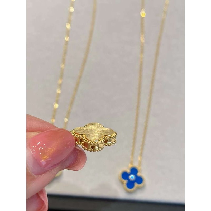 Van Cleef and Arpels Four Leaf Clover Chain JWL00221