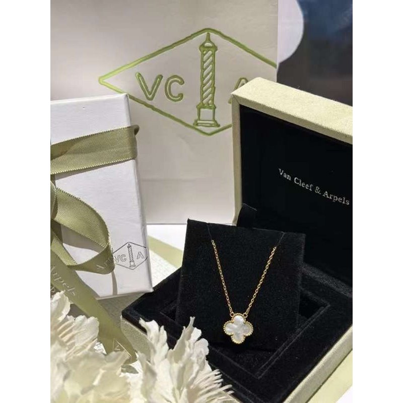 Van Cleef and Arpels Four Leaf Clover Necklace JWL00167