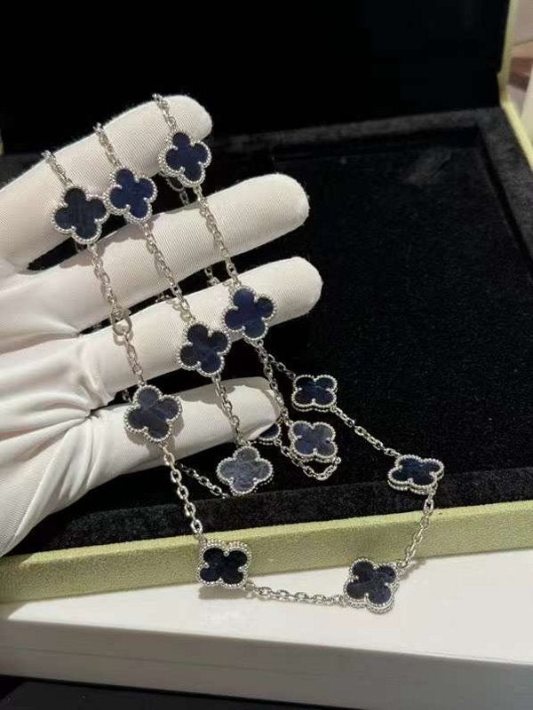 Van Cleef and Arpels Obsidian Necklace JWL00113