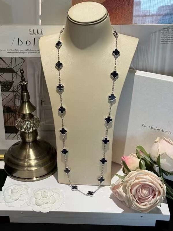 Van Cleef and Arpels Obsidian Necklace JWL00113