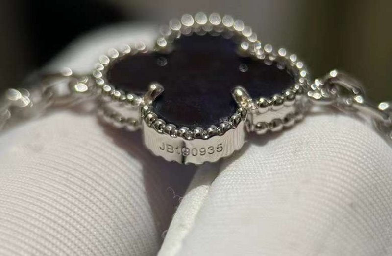 Van Cleef and Arpels Obsidian Necklace JWL00113