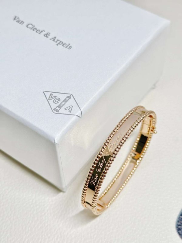 Van Cleef and Arpels Perlee Bracelet JWL00118