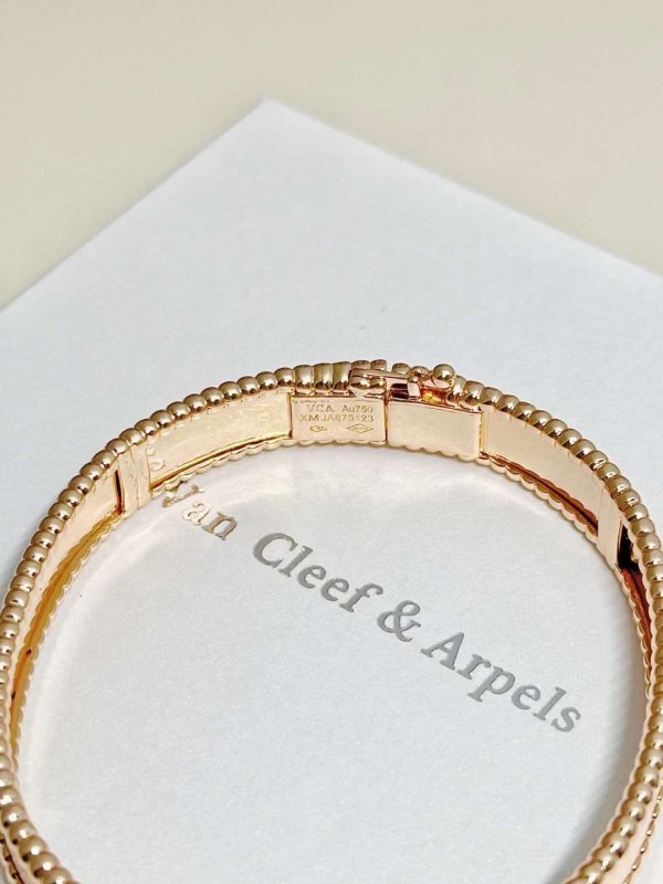 Van Cleef and Arpels Perlee Bracelet JWL00118