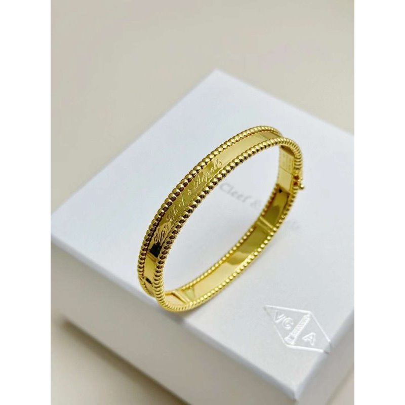 Van Cleef and Arpels Perlee Bracelet JWL00119