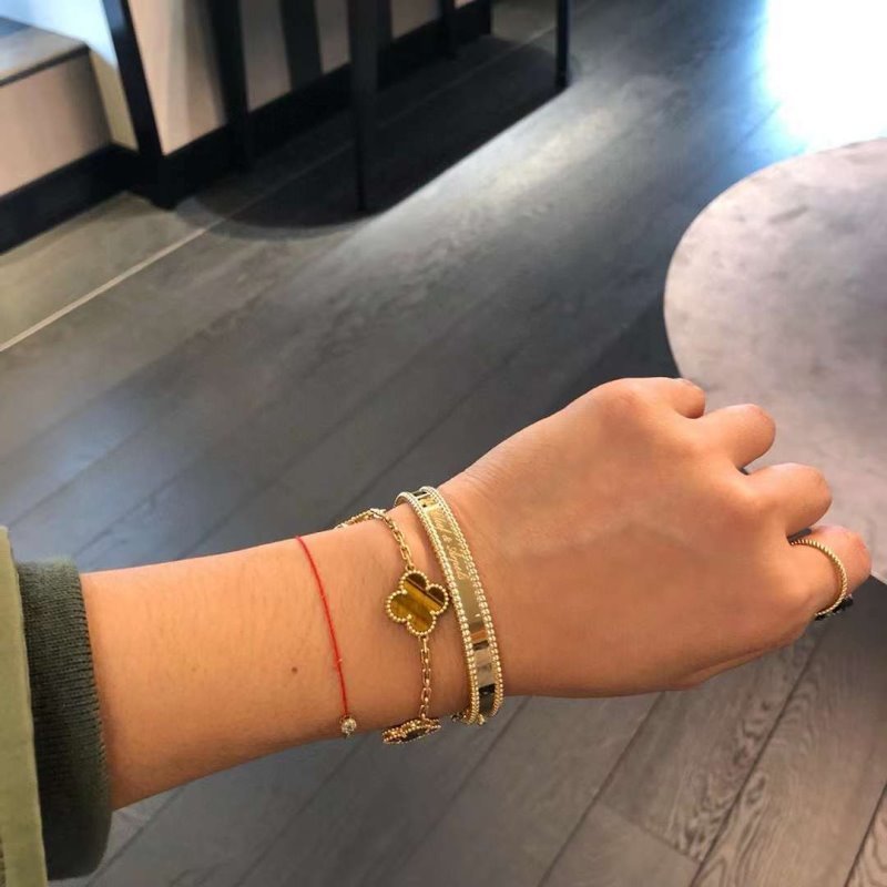 Van Cleef and Arpels Perlee Bracelet JWL00119