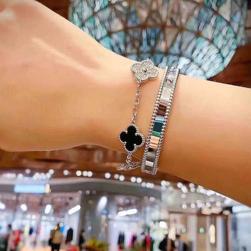 Van Cleef and Arpels Perlee Bracelet JWL00120