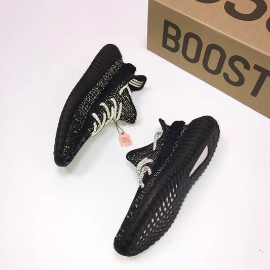 Yeezy Black Boost 350 v2 Sneakers SYZ00084
