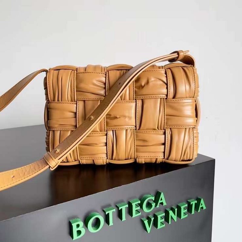 Bottega Veneta Cassette Shoulder Bag BGMP0280