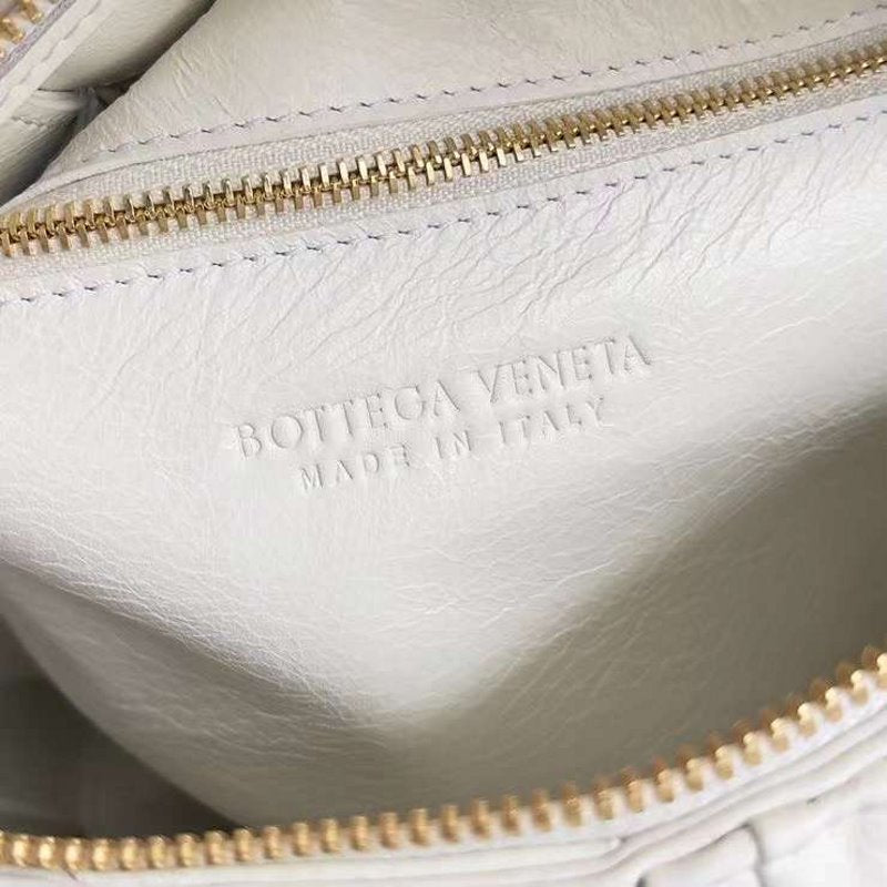 Bottega Veneta Cassette Shoulder Bag BGMP0287