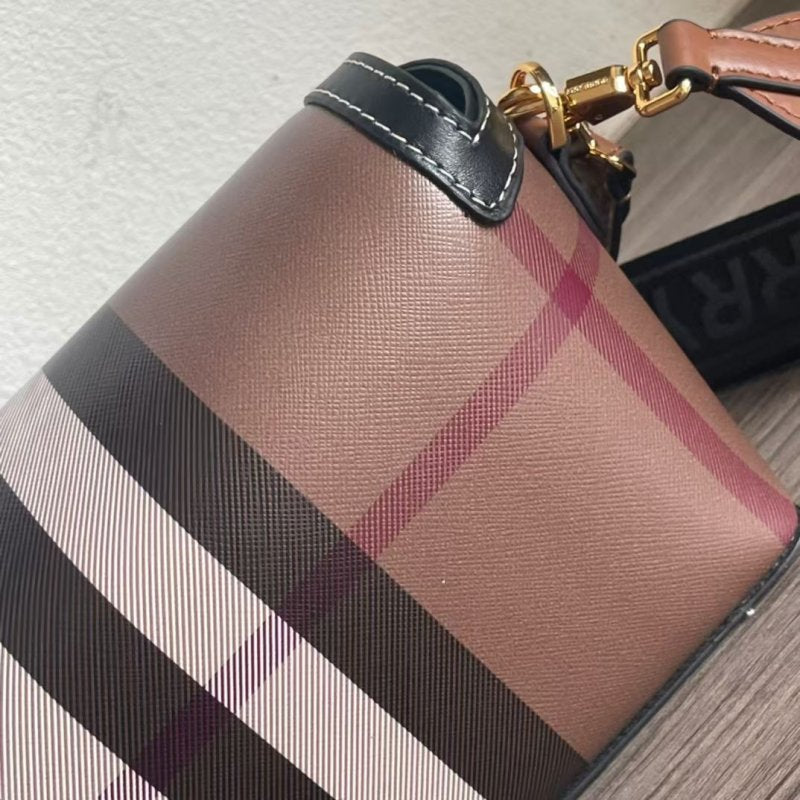 Burberry Cross Body Bag BG0525011