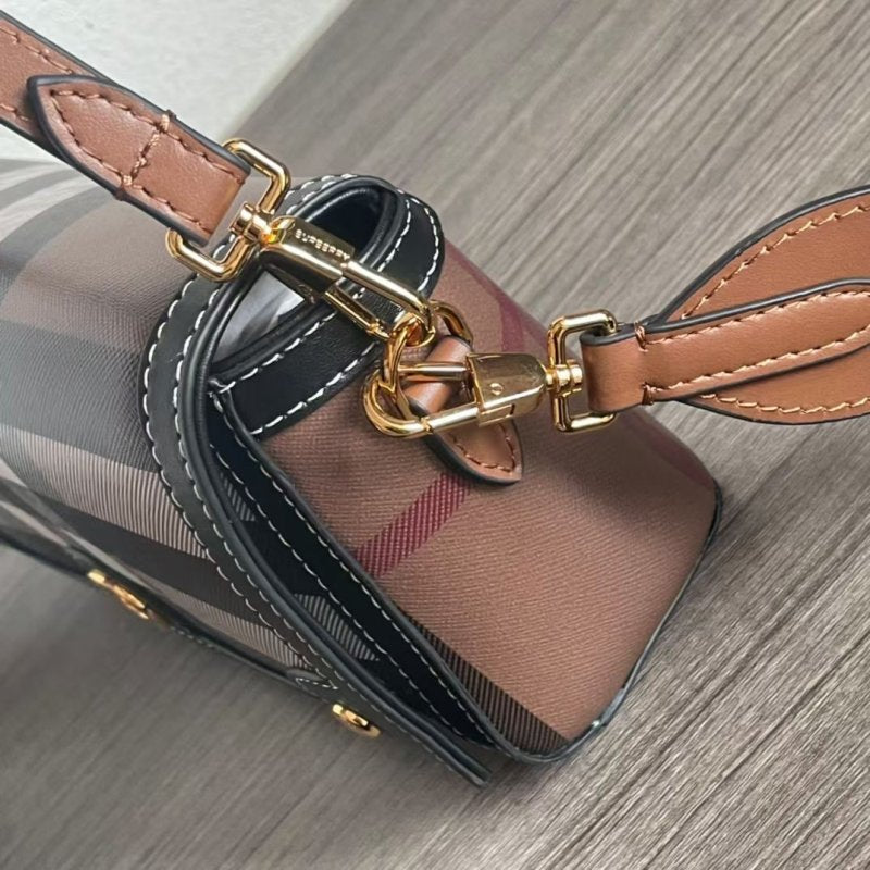 Burberry Cross Body Bag BG0525011