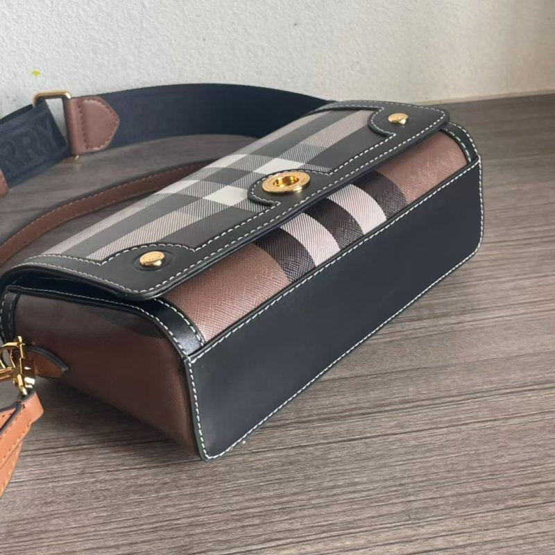 Burberry Cross Body Bag BG0525011