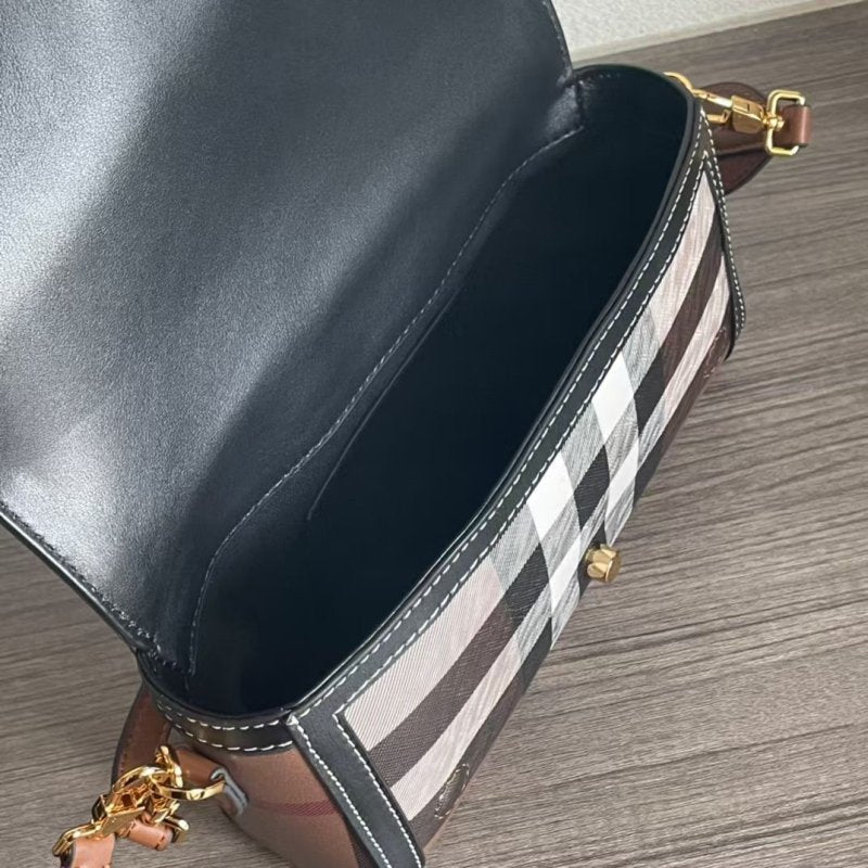 Burberry Cross Body Bag BG0525011