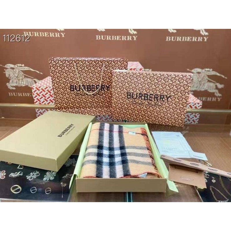 Burberry Wool Scarf SS001158