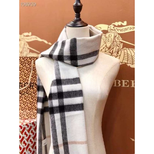 Burberry Wool and Cashmere Scarf SS001190