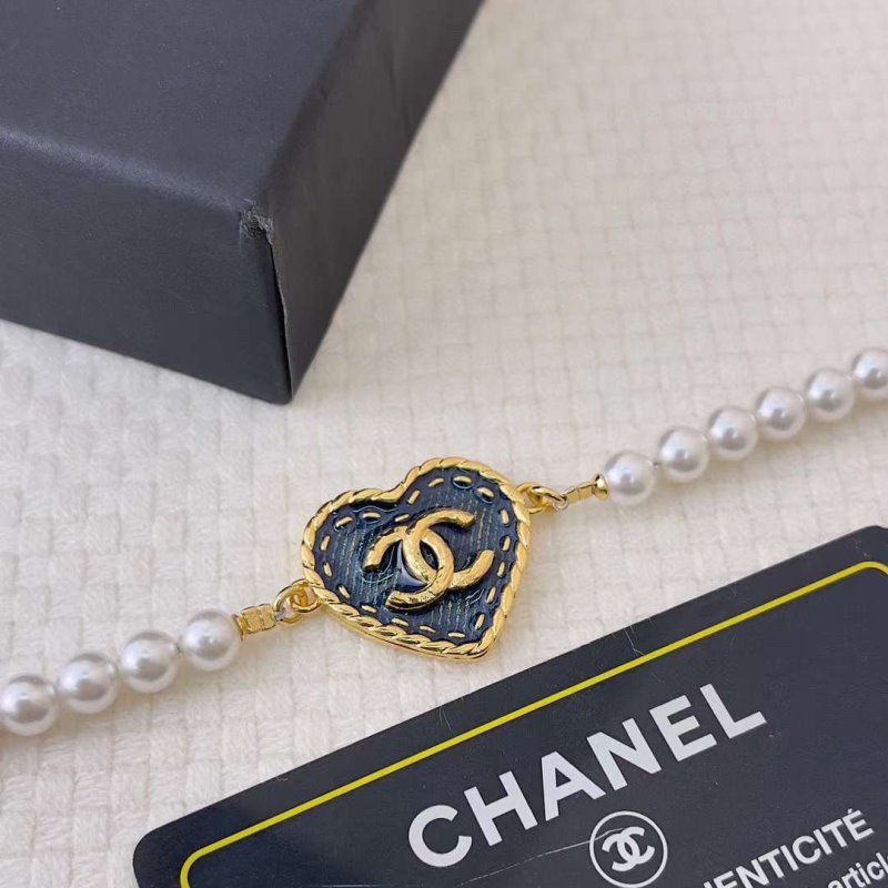 Chanel Peach Heart Bracelet JWLH0114