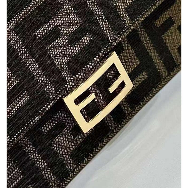 Fendi Baguette Chain Wallet BG02996