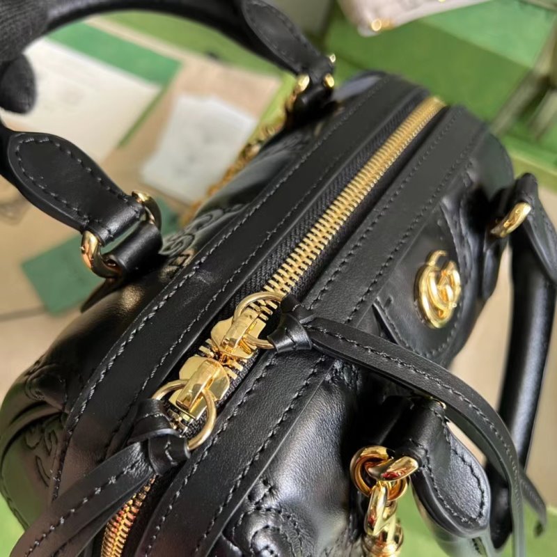 Gucci GG Matelasse Shoulder Bag BGU00710