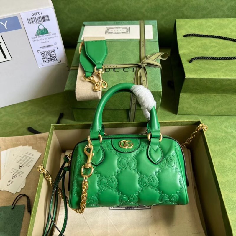 Gucci GG Matelasse Shoulder Bag BGU00712