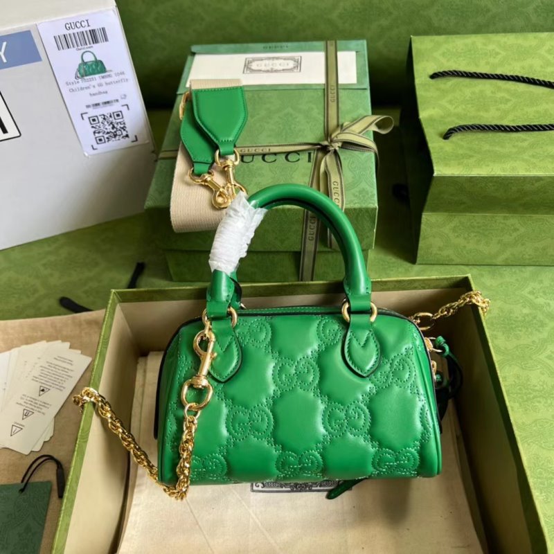 Gucci GG Matelasse Shoulder Bag BGU00712