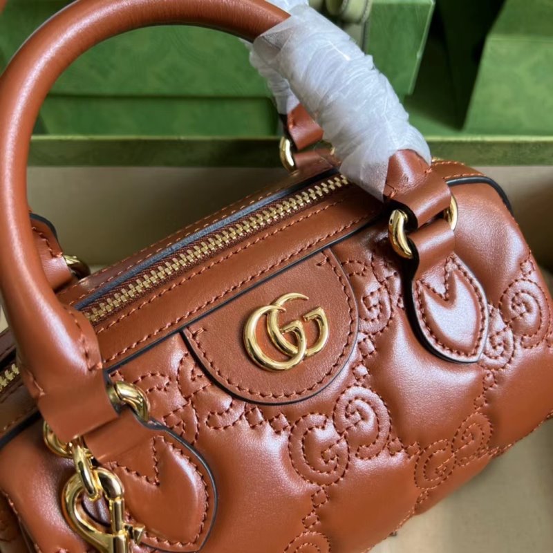 Gucci GG Matelasse Shoulder Bag BGU00713