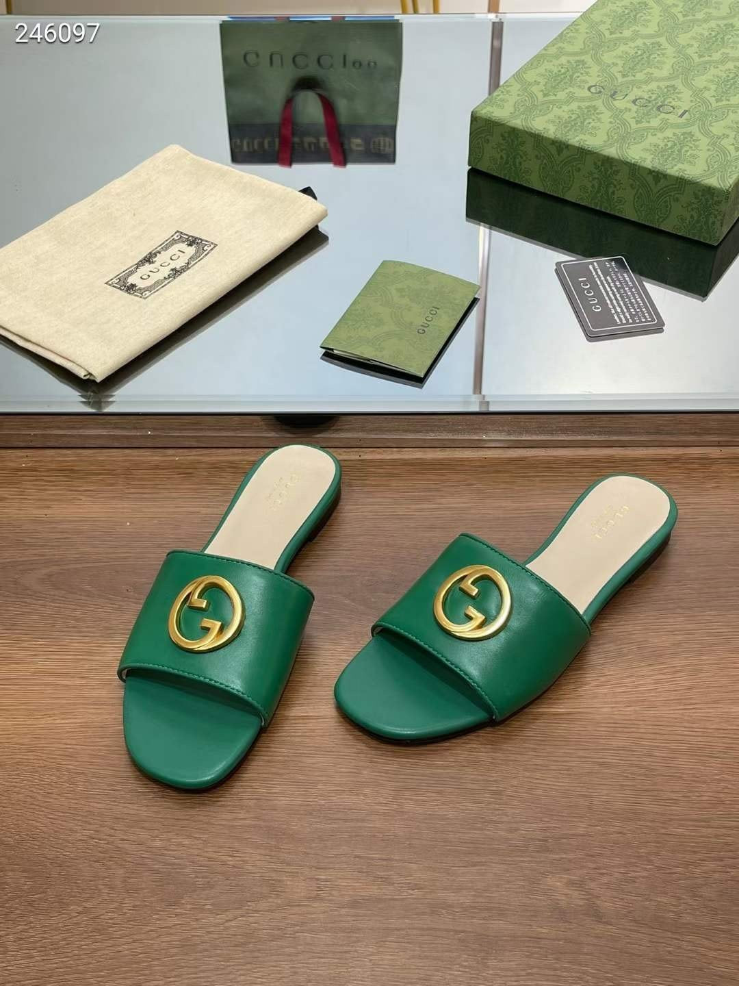 Gucci Slippers SHS04592